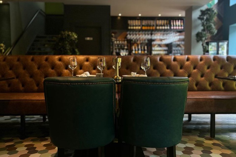 Amni, Restaurant in Chester