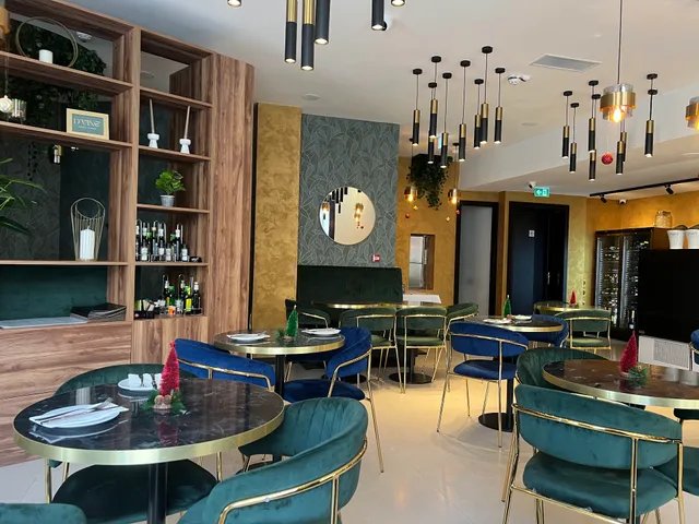 D'vine Bistro & Wine Bar