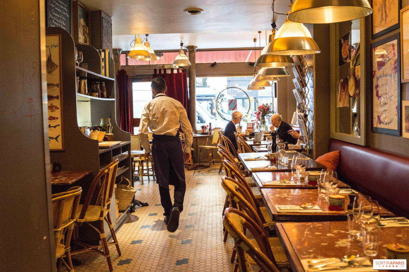 A Mi-Chemin, Paris, France