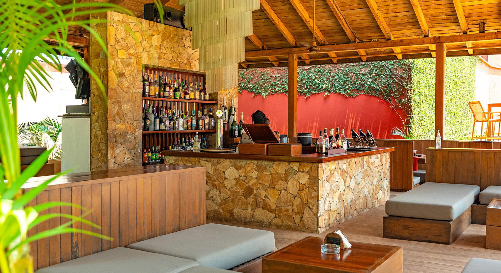 Le Tsä restaurant in Douala