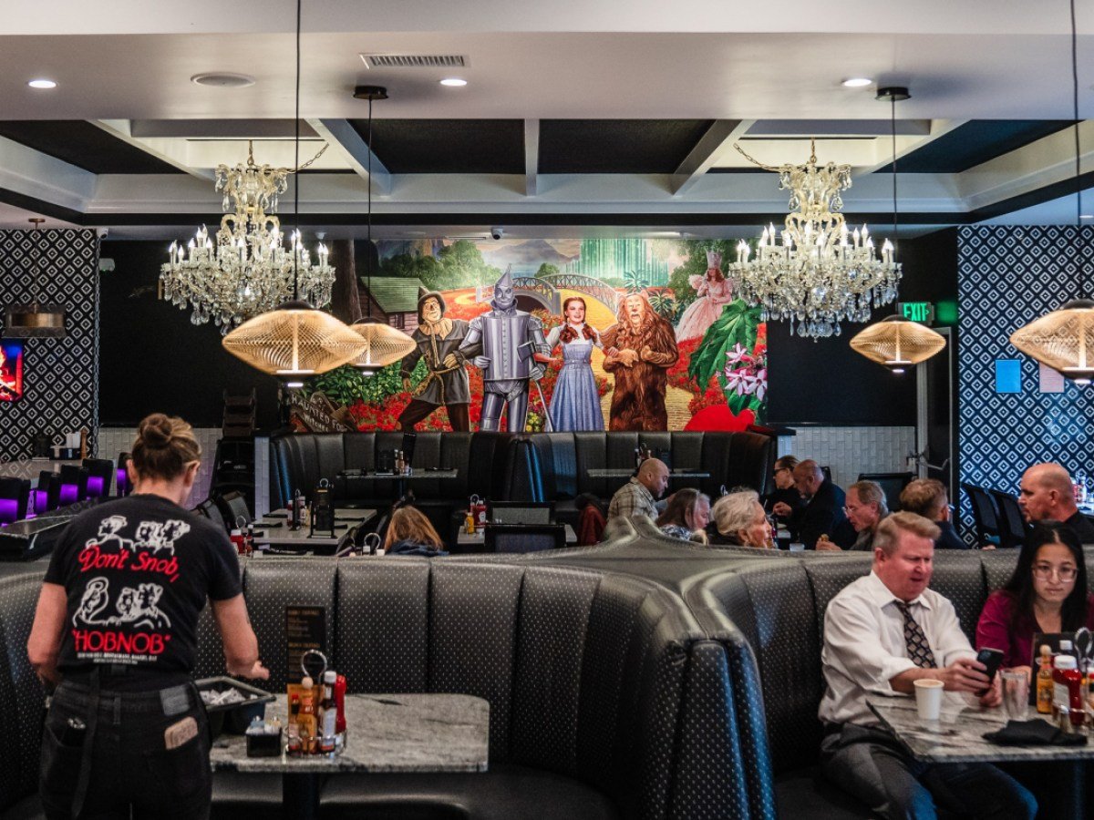 Hob Nob Hill restaurant in San Diego, United States