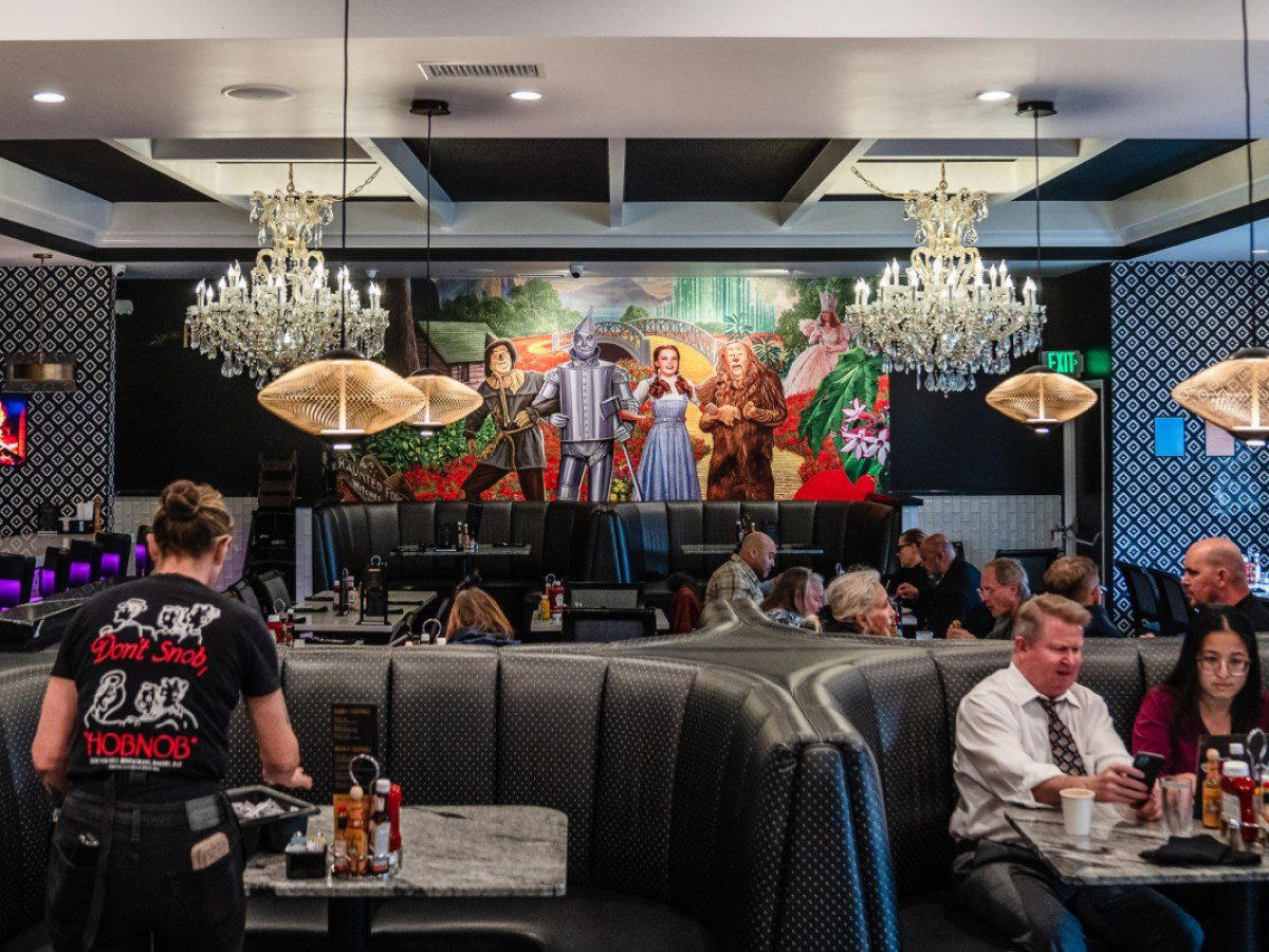 Hob Nob Hill restaurant in San Diego, United States
