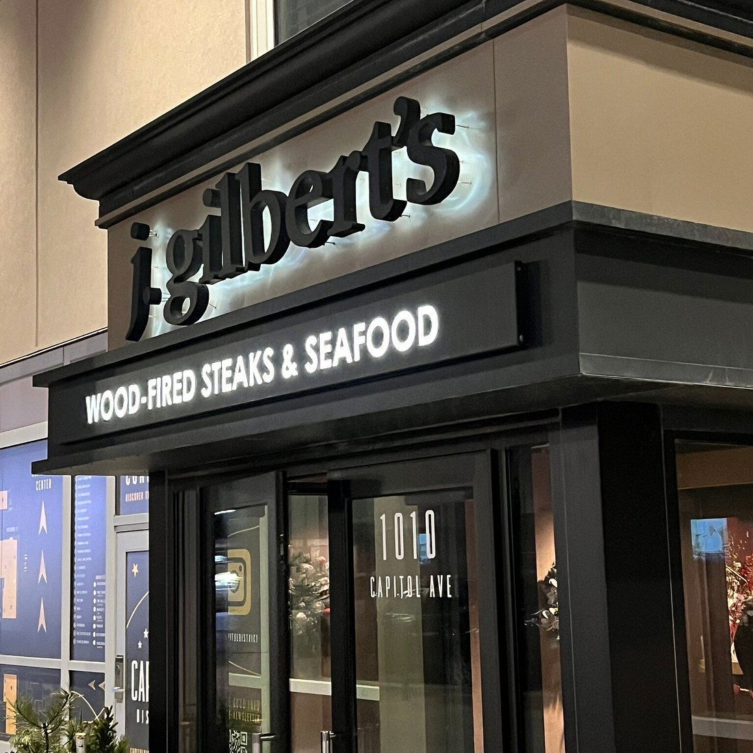 J. Gilbert's Wood-Fired Steaks & Seafood, Restaurant in Omaha