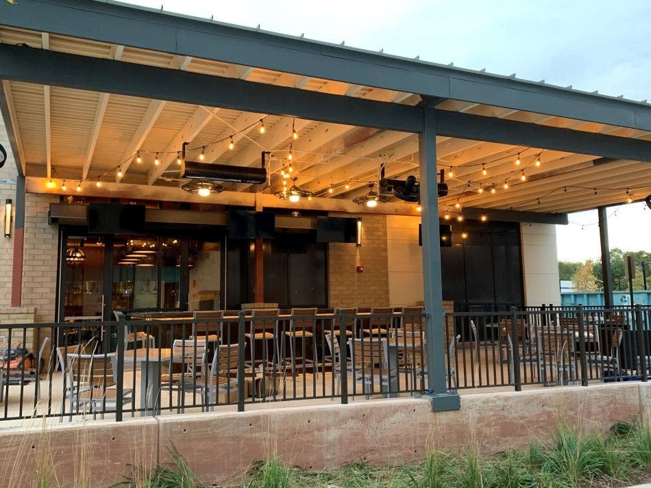 Sedona Taphouse, Chantilly, United States