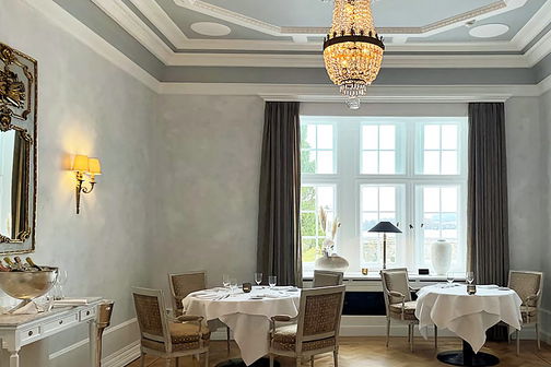 1570 - CASUAL FINE DINING