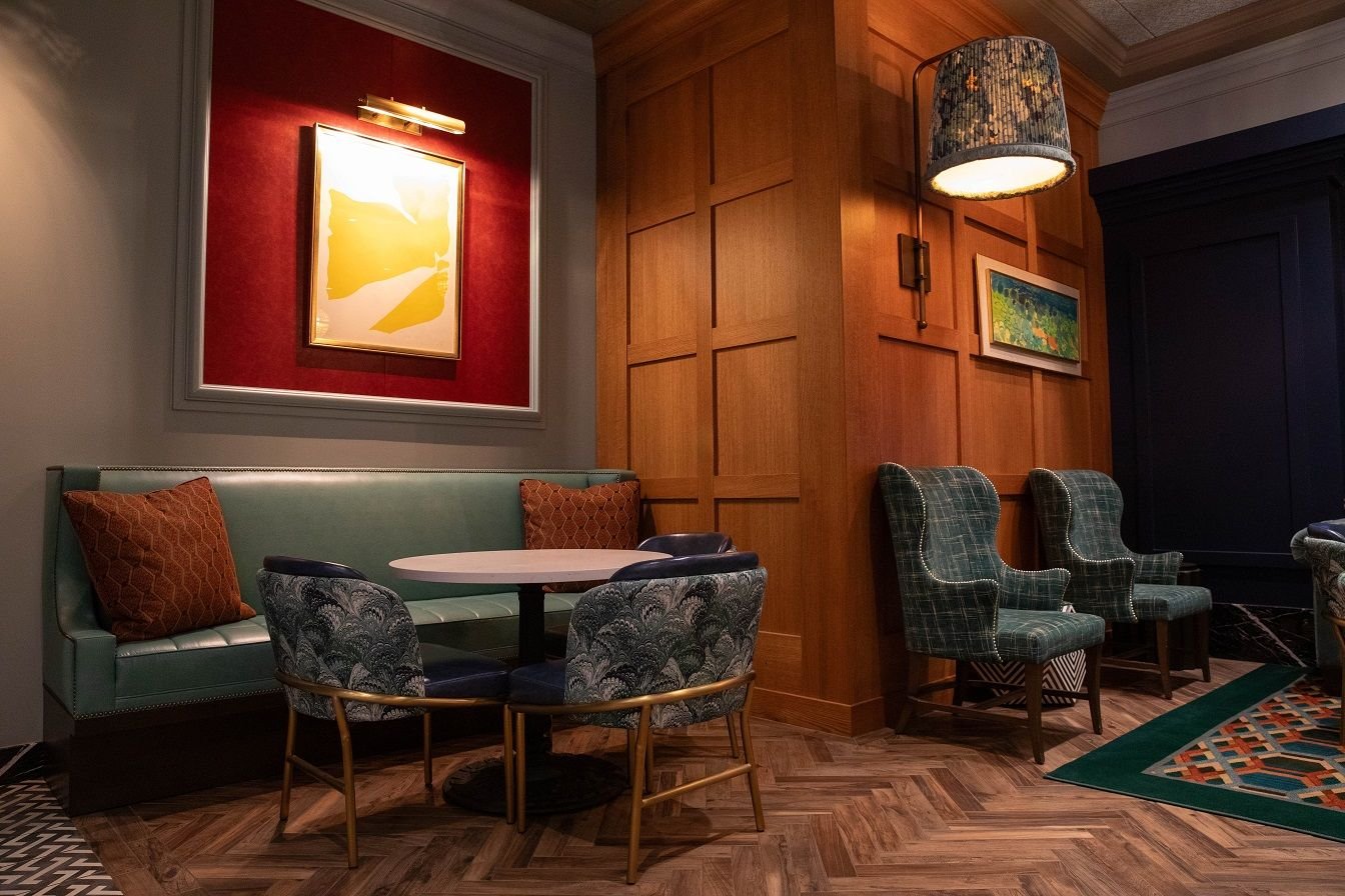 The OAK room & bar
