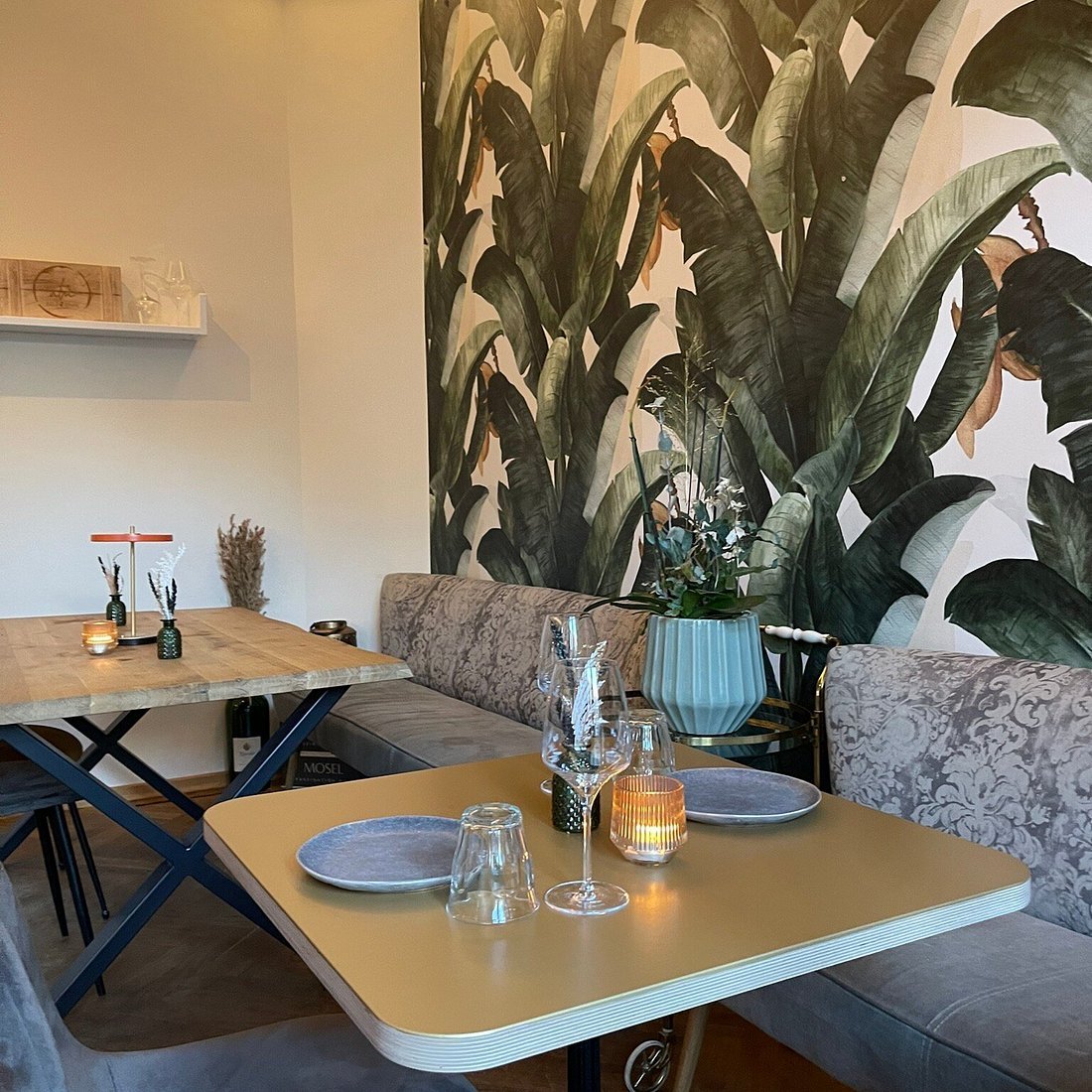 atm by Deli&Grape restaurant in Frankfurt, Germany