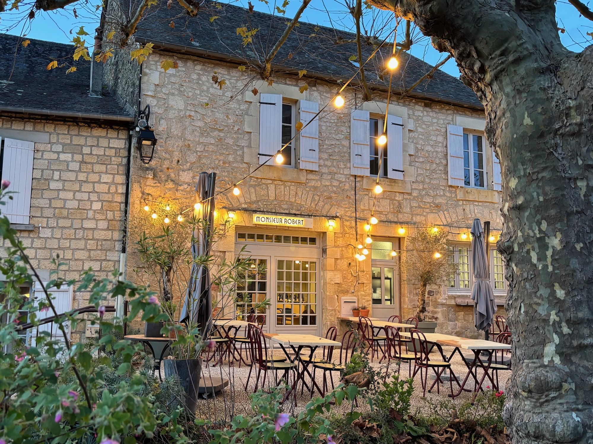 Monsieur Robert, Saint-Robert, France