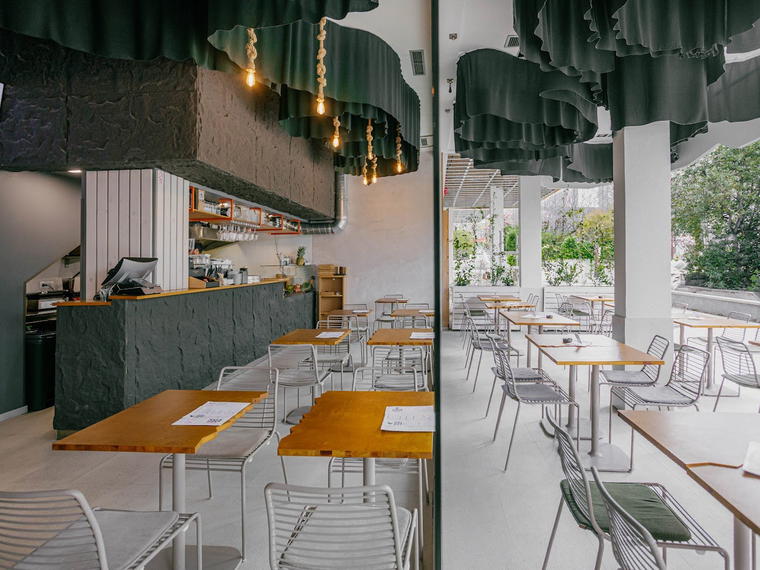 MakaMaka Acai & Poke Bar, Split, Croatia