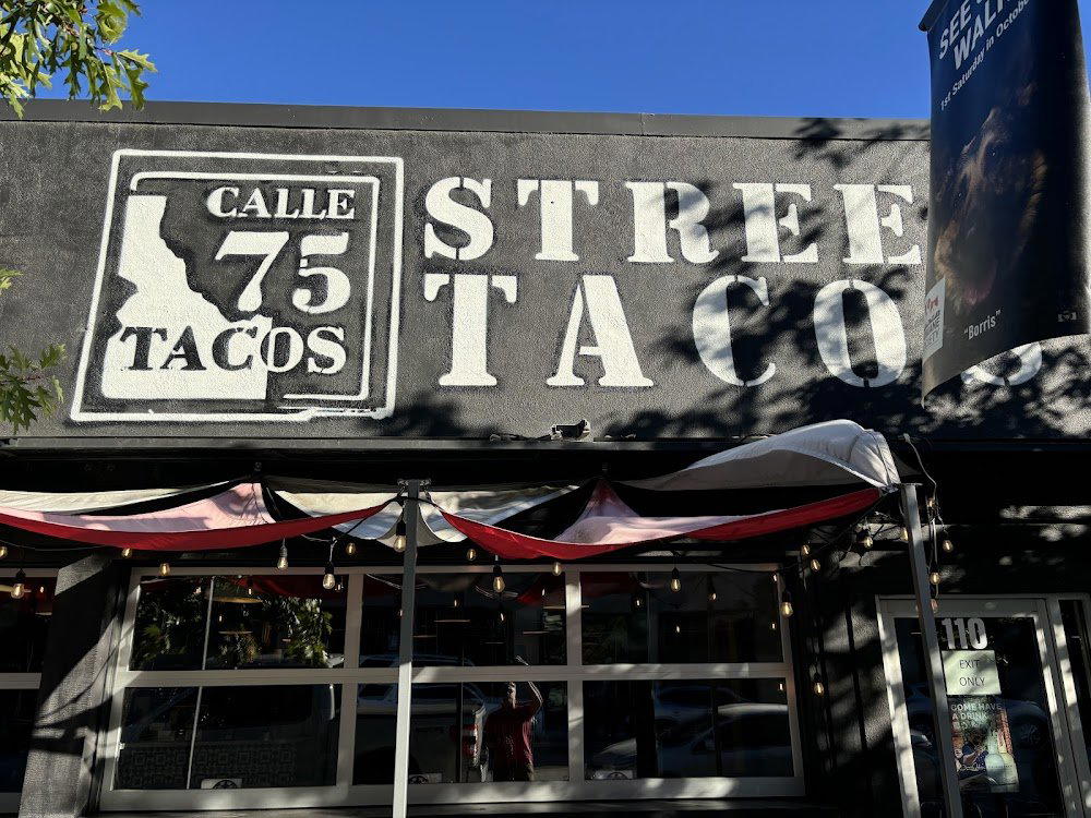 Calle 75 'Food & Drink' restaurant in Lambare