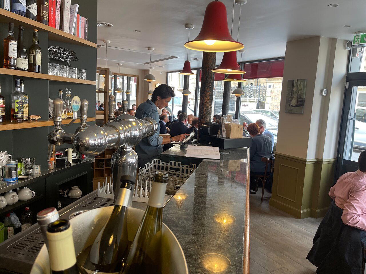 Oh Vin Dieu restaurant in Paris, France