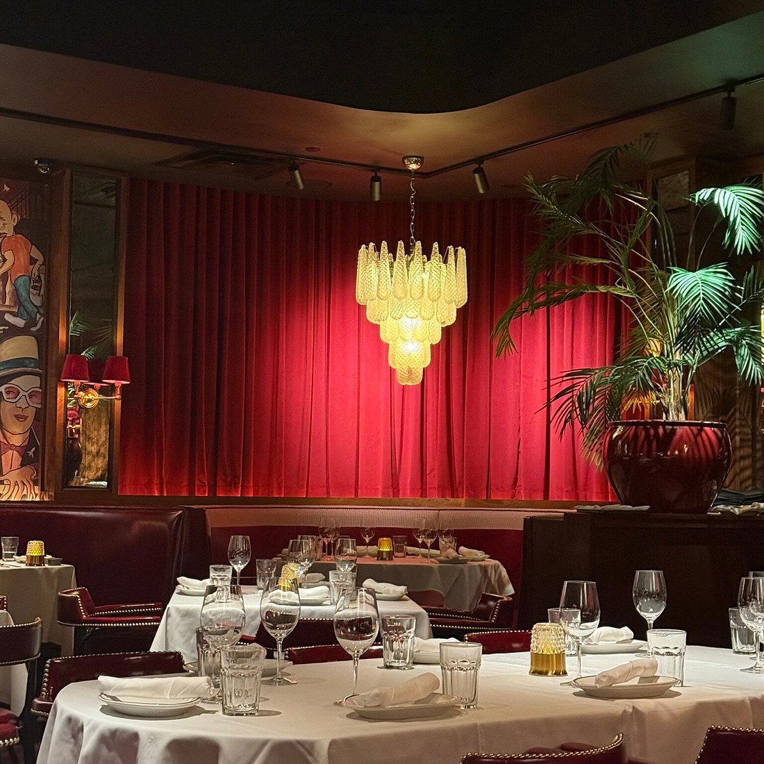 Drake's Hollywood restaurant in Houston, United States