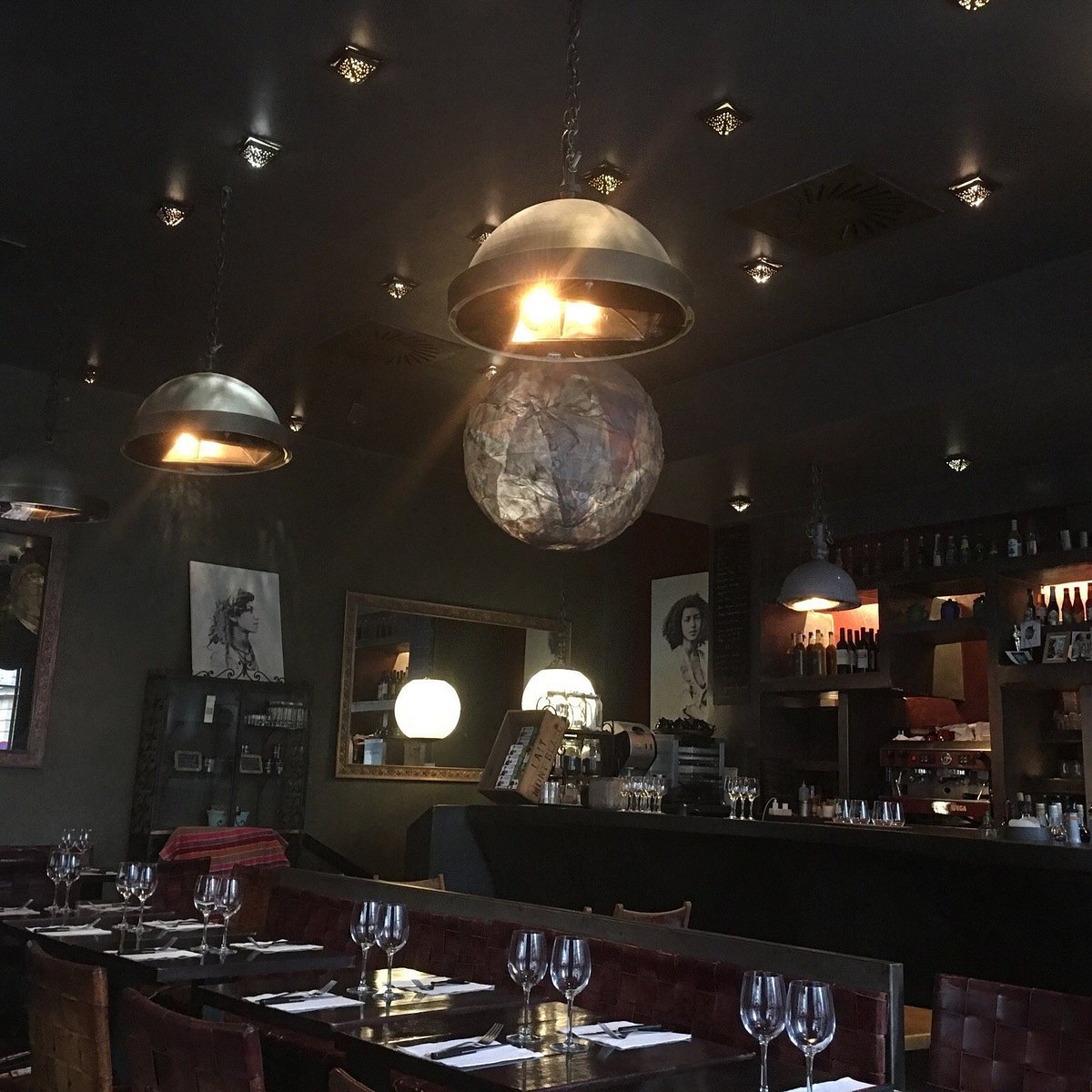 Yahmi, Restaurant in Paris