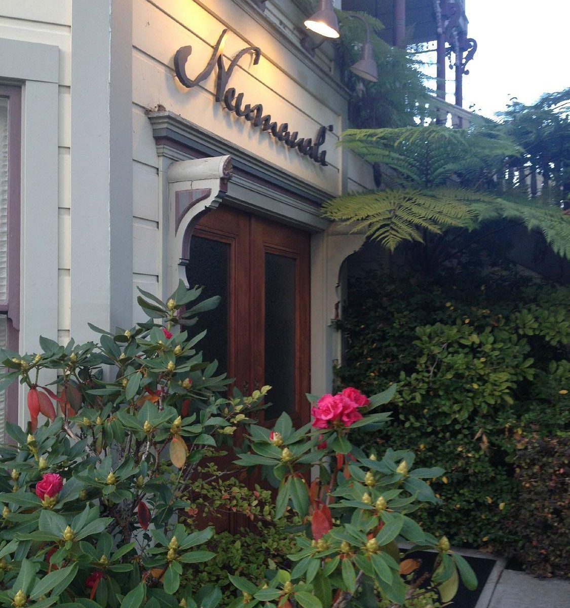 Neumanali, Restaurant in Hayward