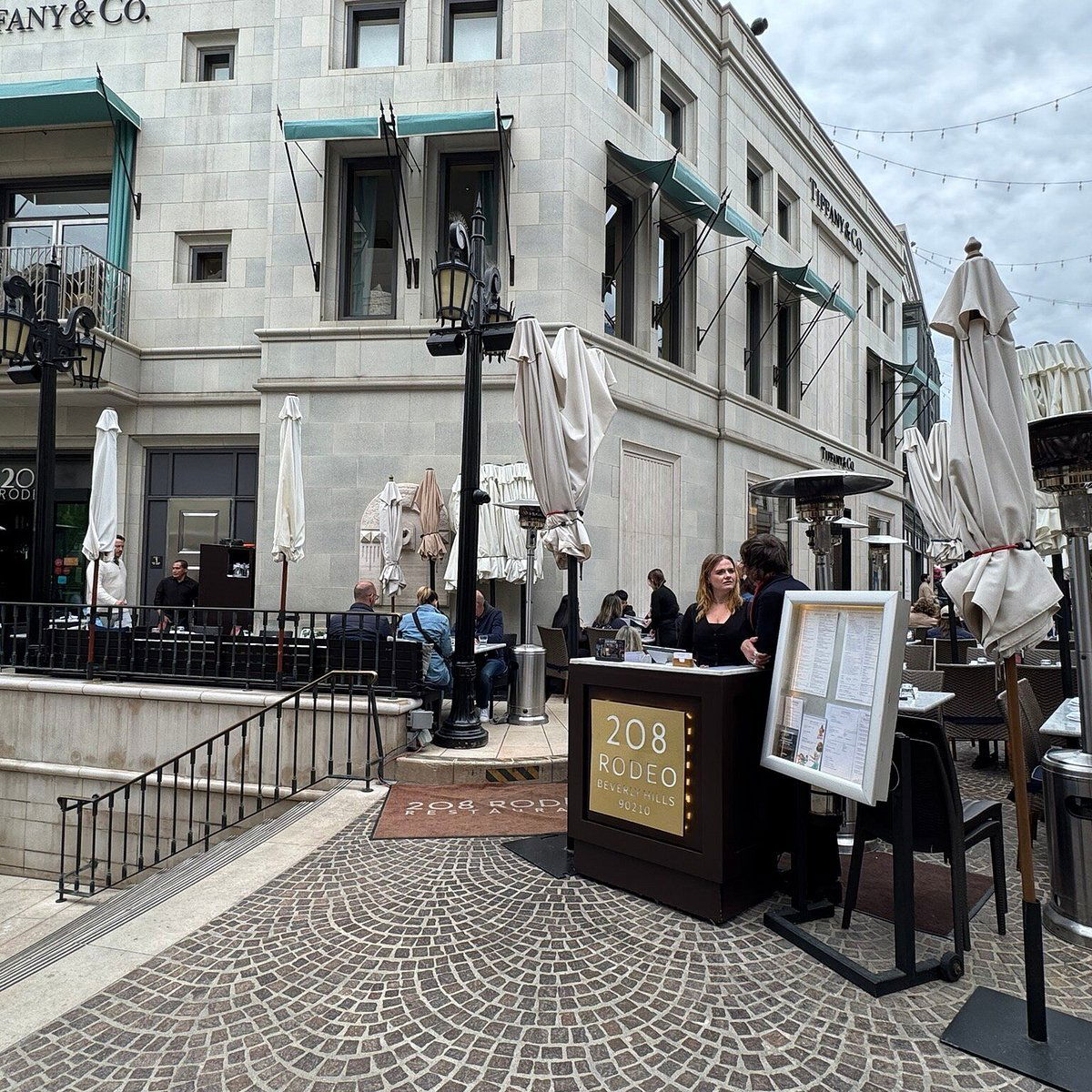 208 Rodeo, Restaurant in Beverly Hills