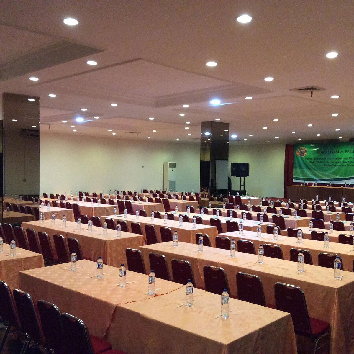 Grand Panglima Resto, Restaurant in Kediri
