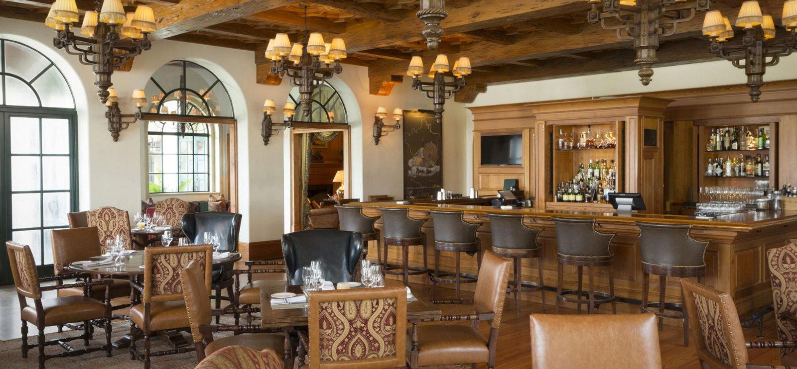 River Bar & Dining restaurant in Buddina
