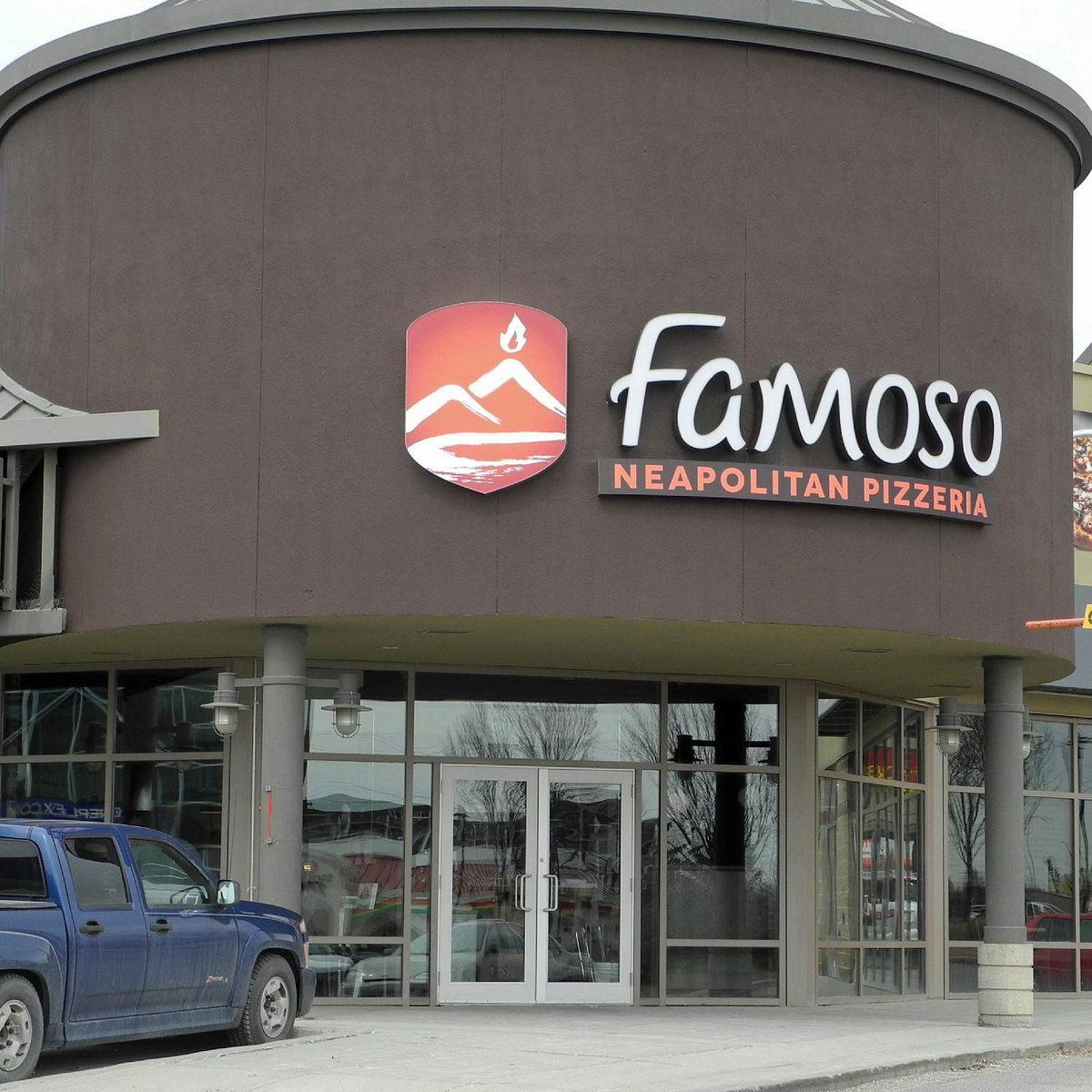 Famoso Italian Pizzeria - Westhills, Restaurant in Calgary