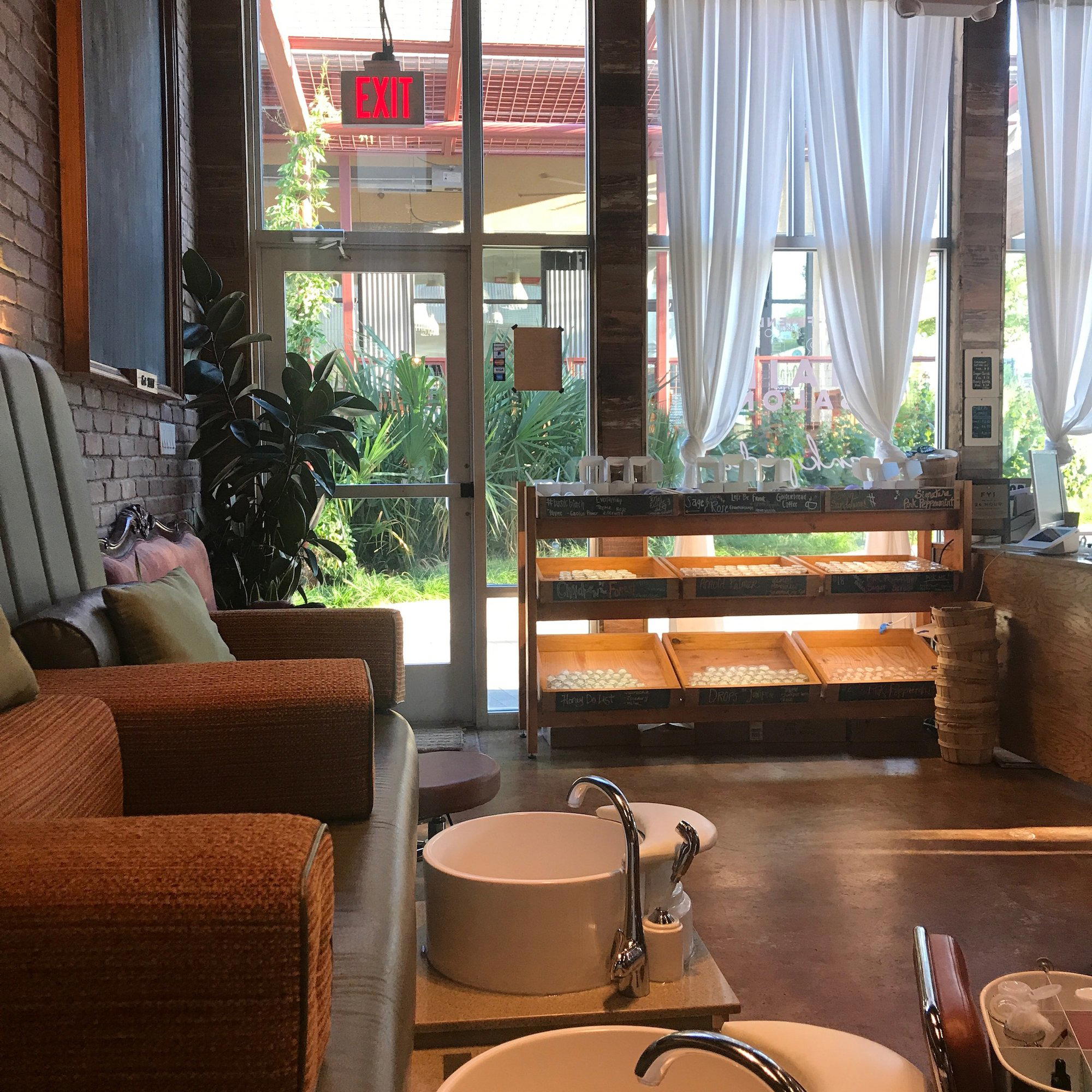 Pink Pedi Sylvan Avenue restaurant in Dallas, United States