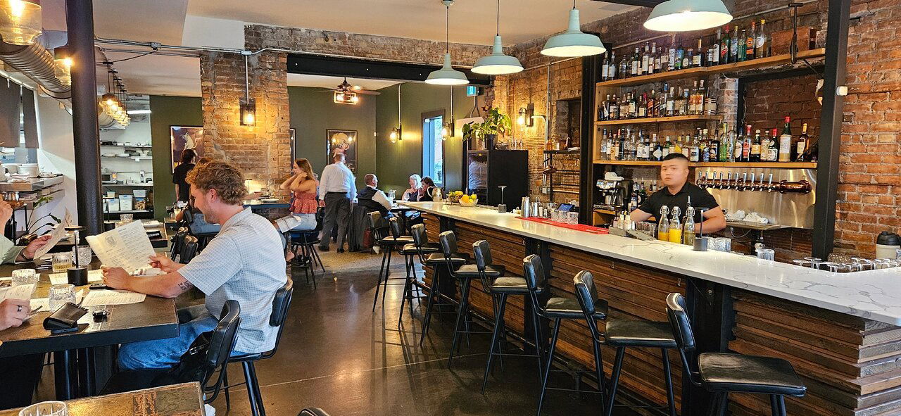 Gladstone Commons, Restaurant in Windsor