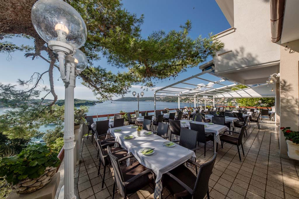 Belveder restaurant in Supetarska Draga