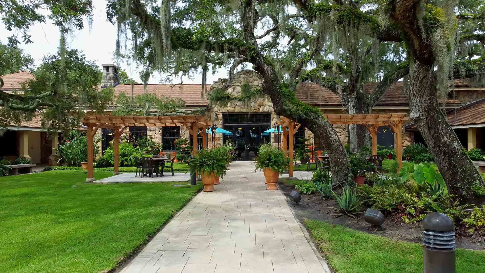 Chucherias Hondurenas restaurant in Holly Hill, United States