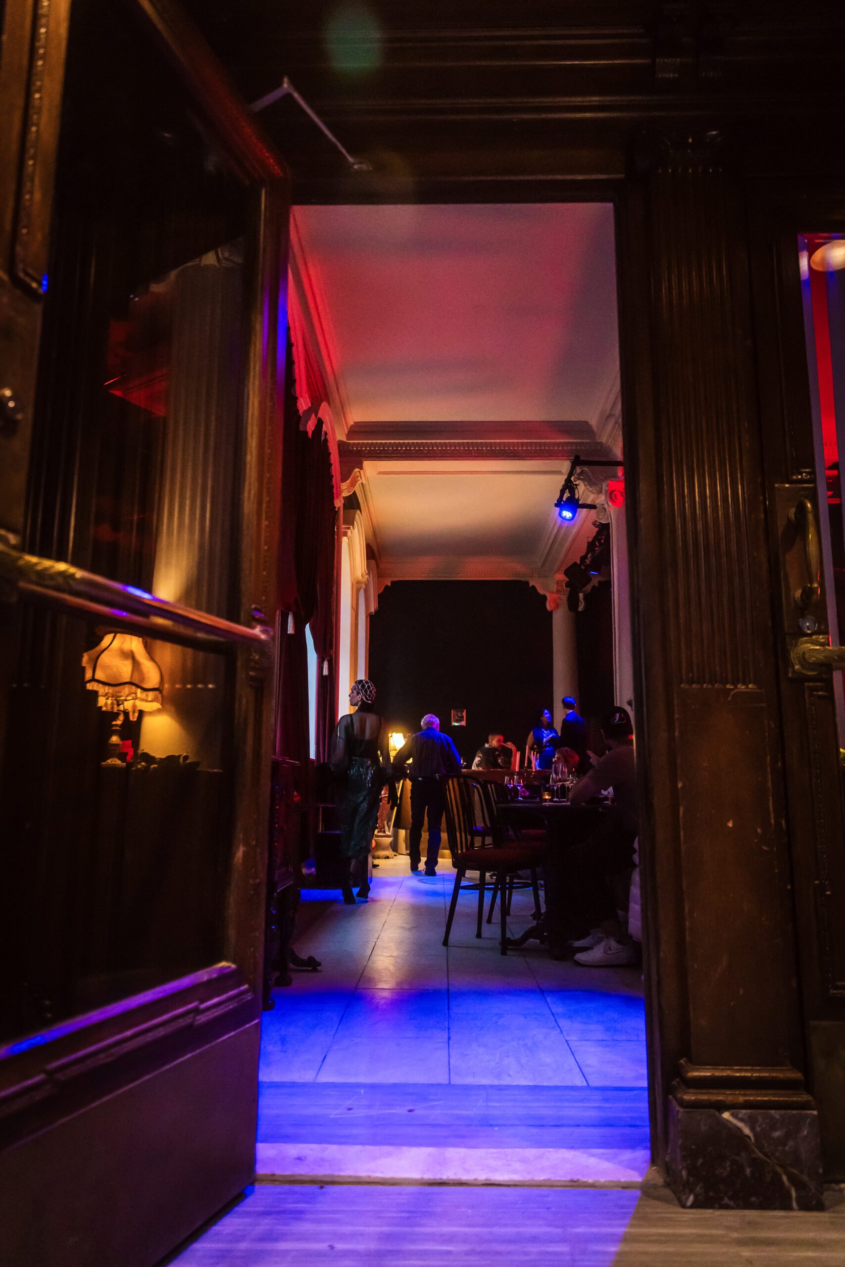 Bernard Cabaret Gourmand, Restaurant in Montréal