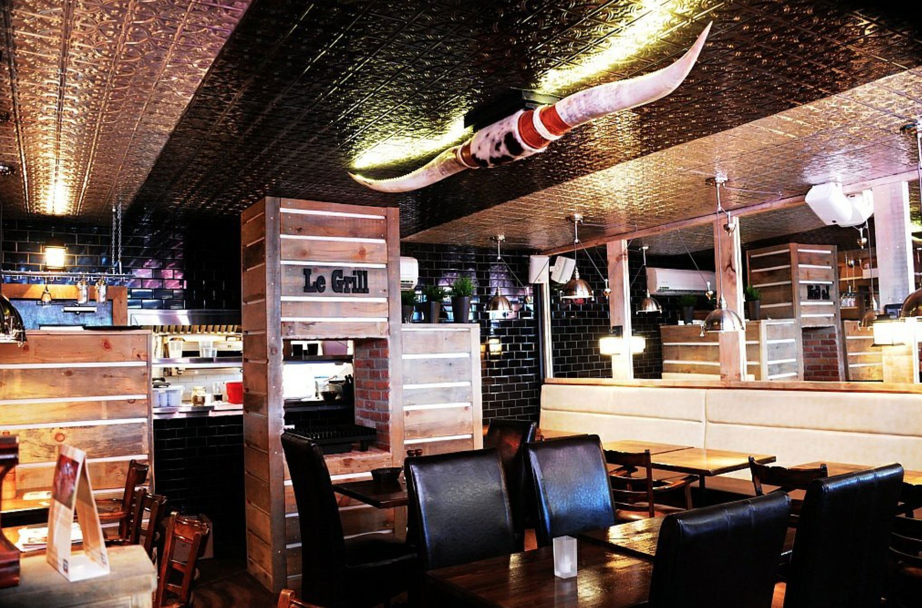 Le Grill Saint-Georges, Restaurant in Mont-Tremblant