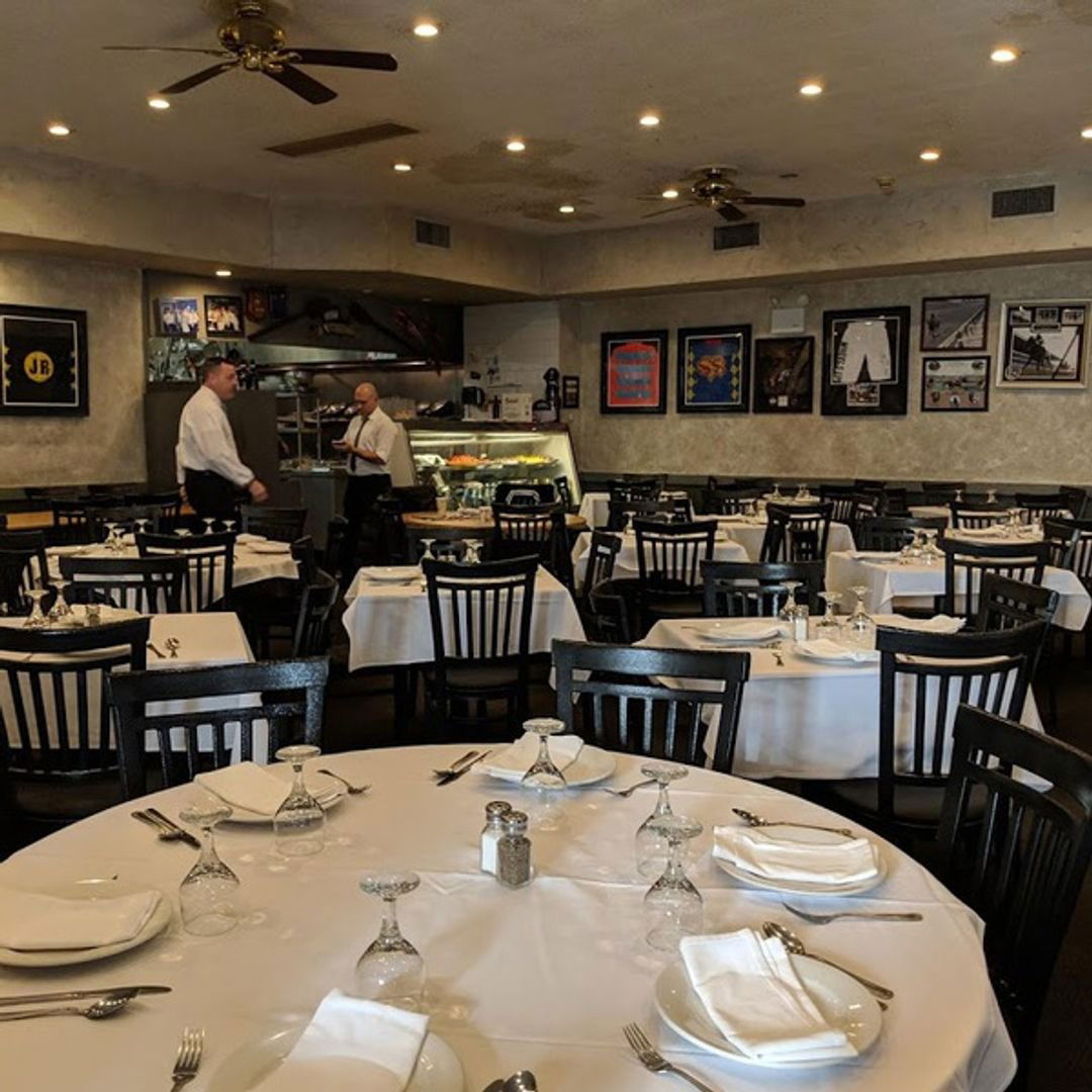 Tre Amici Modern Italian Restaurant & Bar, Restaurant in Long Branch