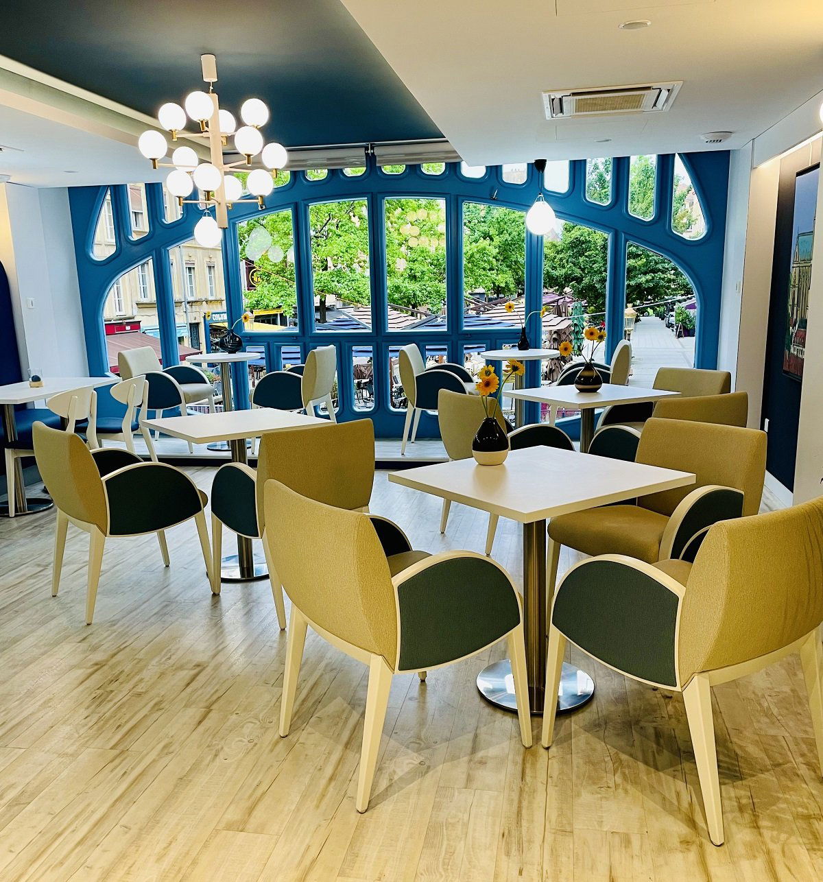 Salon Bleu, Restaurant in Kandersteg