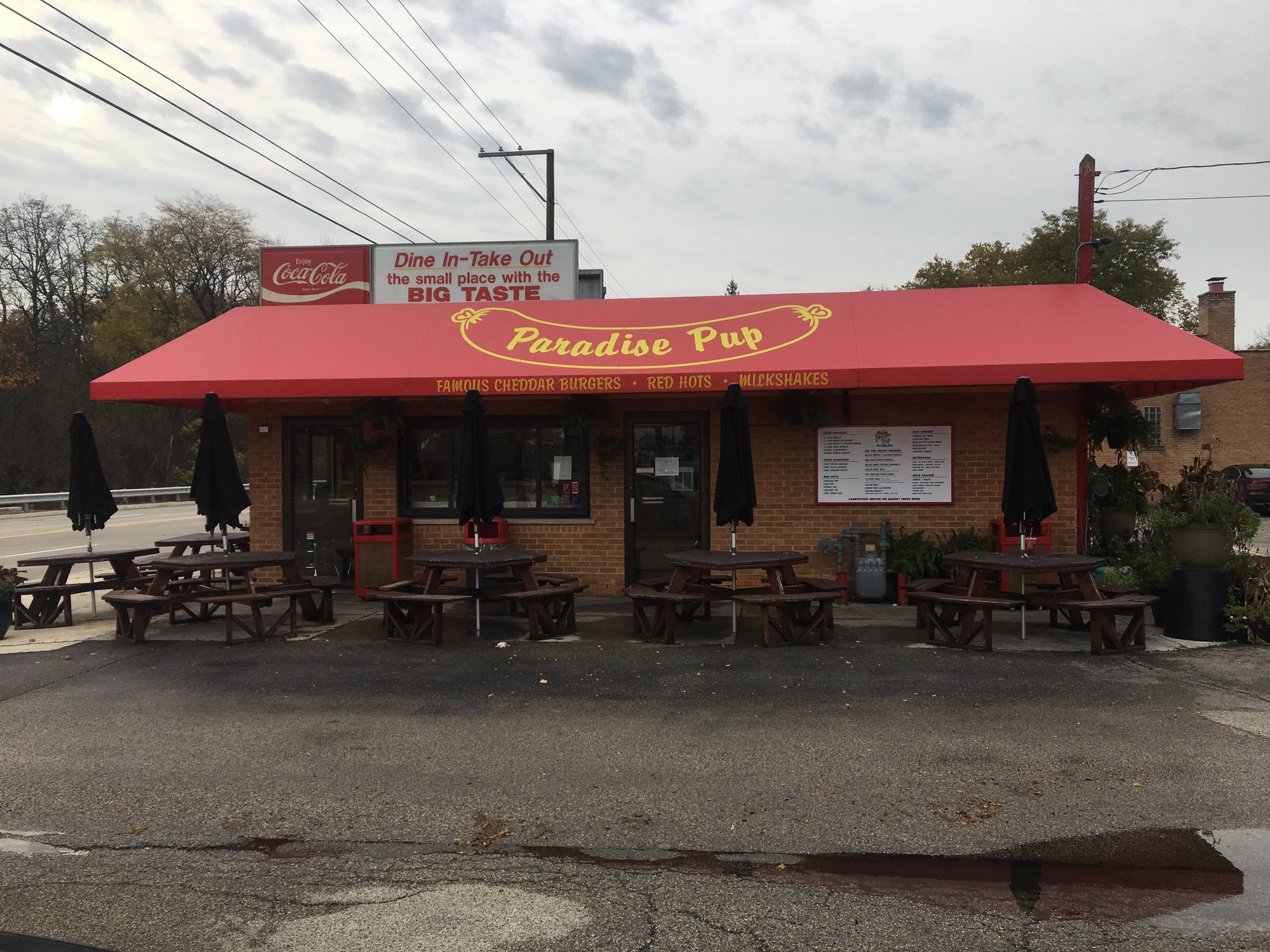 Paradise Pup restaurant in Des Plaines, United States