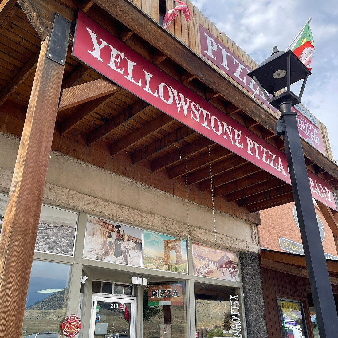 Yellowstone Pizza Company restaurant in Gardiner