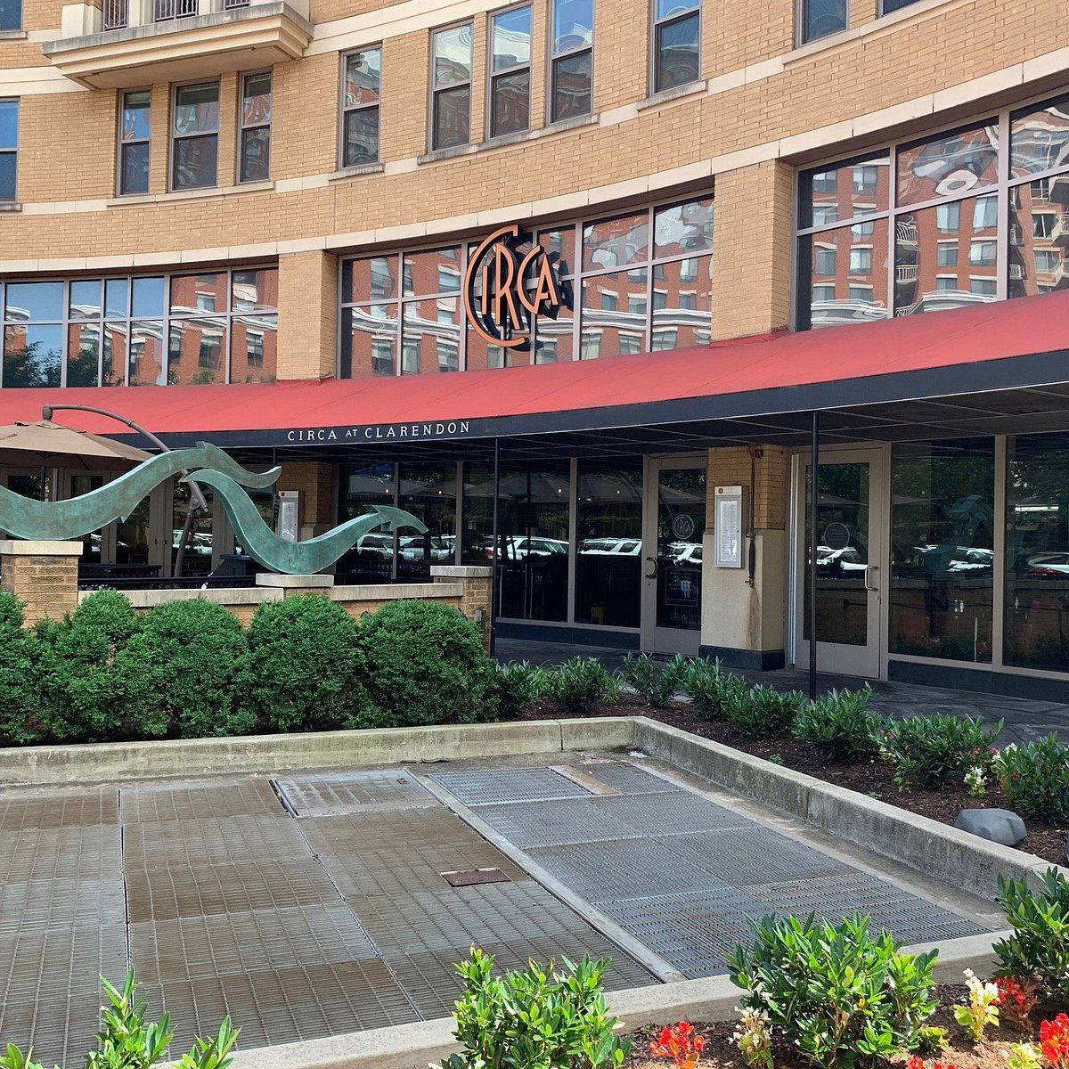CIRCA at Clarendon restaurant in Arlington, United States