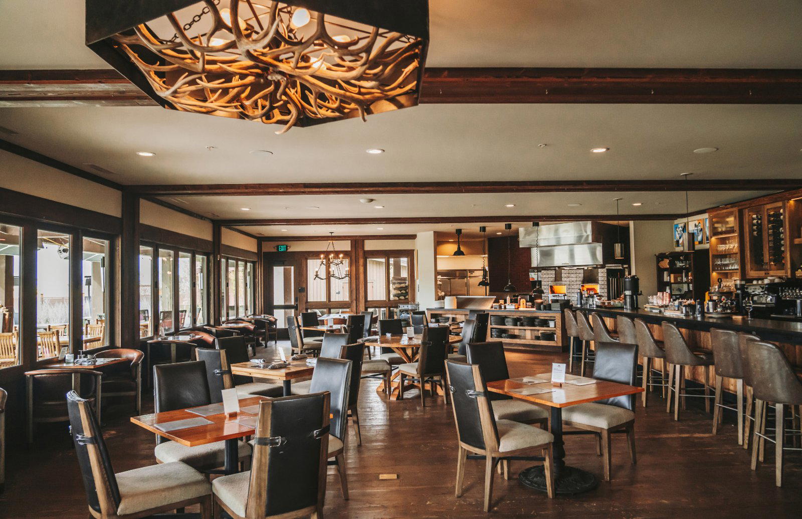 Fireside Room restaurant in Pray