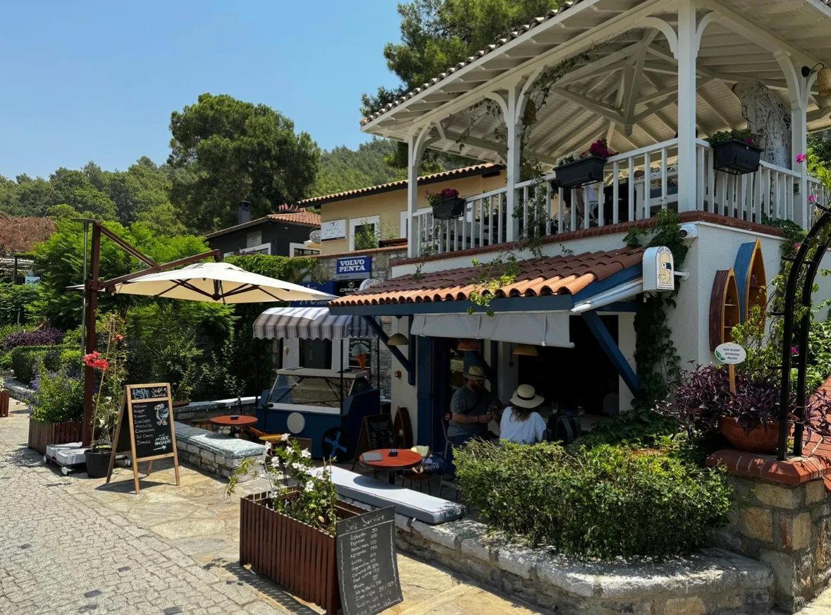 Dodo Cafe Göcek restaurant in Muğla