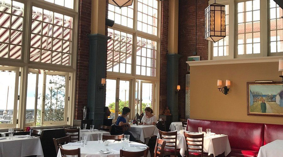Red Hat on the River, Restaurant in Irvington