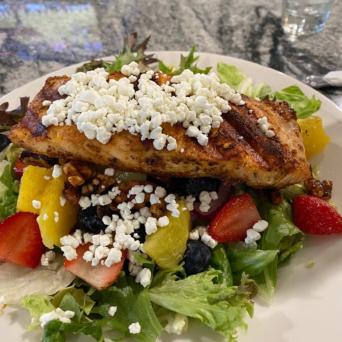 Chelo's Waterfront Hometown Bar and Grille
