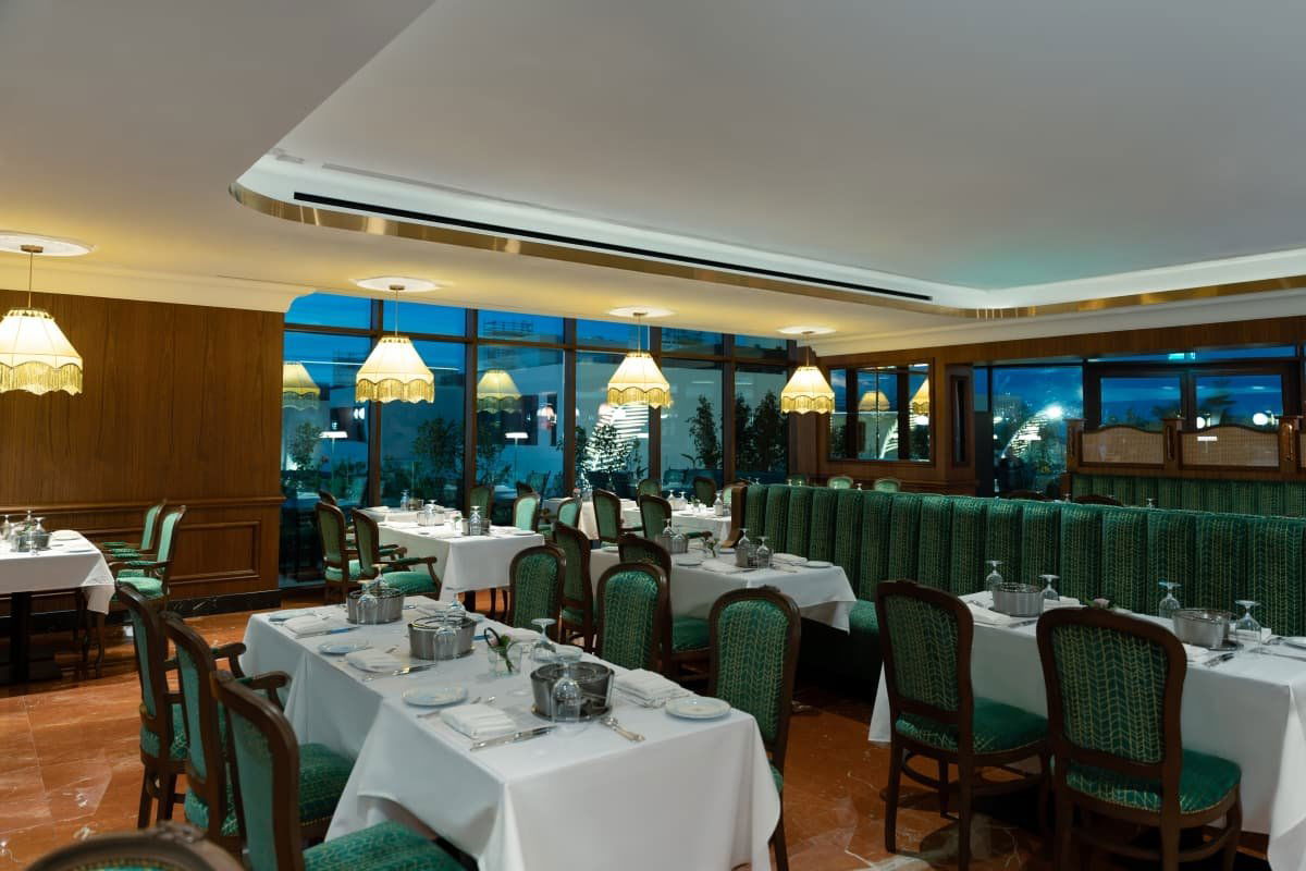 Entrecôte Café de Paris, Restaurant in Muscat