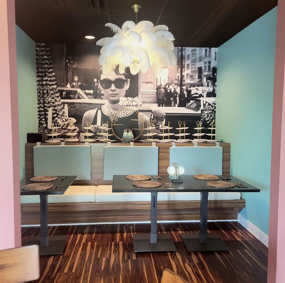 Cheeky Bastards Restaurant, Restaurant in Indianapolis