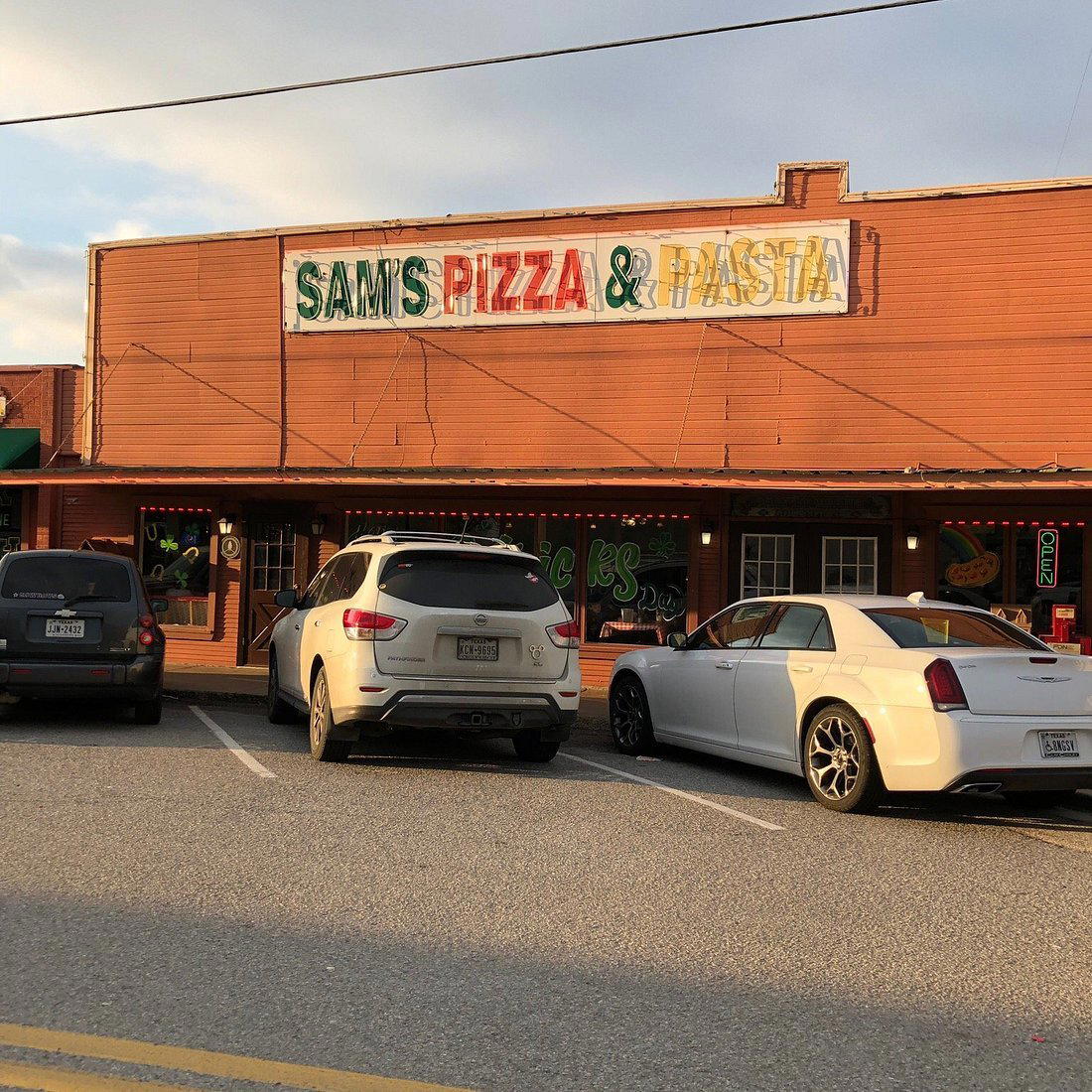 Sam's Pizza restaurant in Cedar Hill, United States