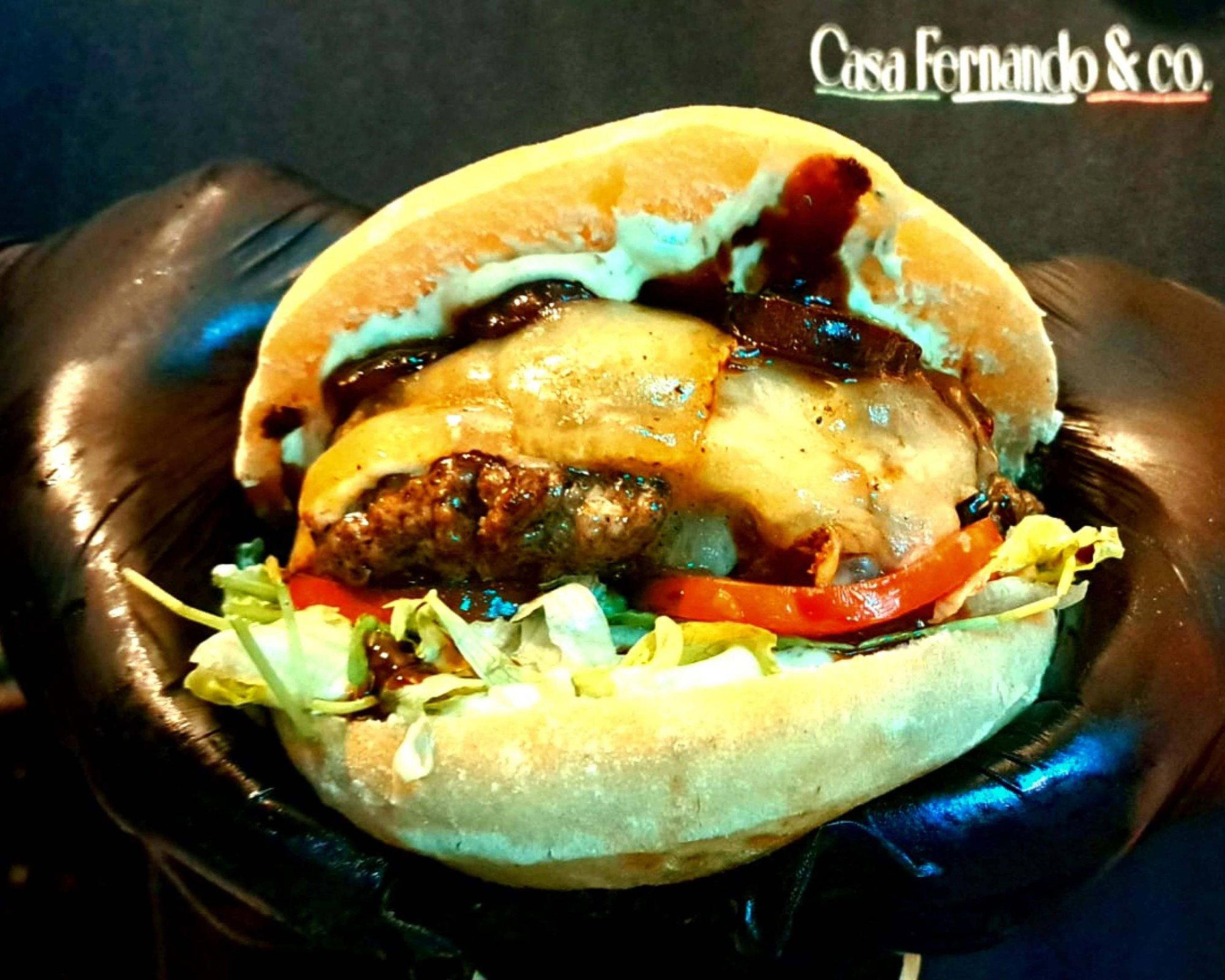 Burger Casa Fernando & co. La Puccia, le Burger à l'italienne restaurant in Simiane Collongue, France