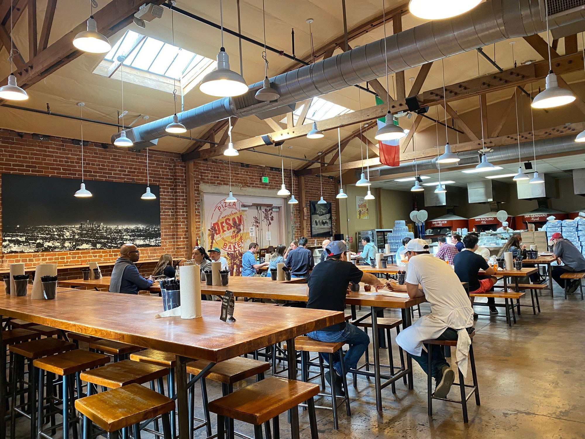 NY Crust, Restaurant in Los Angeles