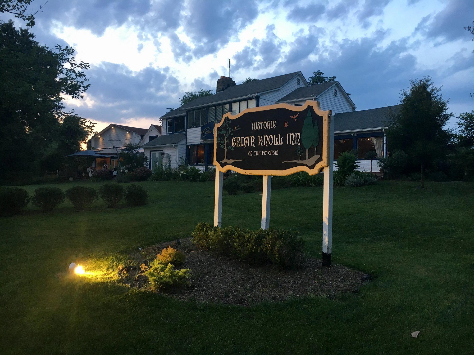 Cedar Knoll restaurant in Alexandria, United States