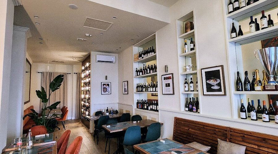 Avenida Calò, Restaurant in Rome