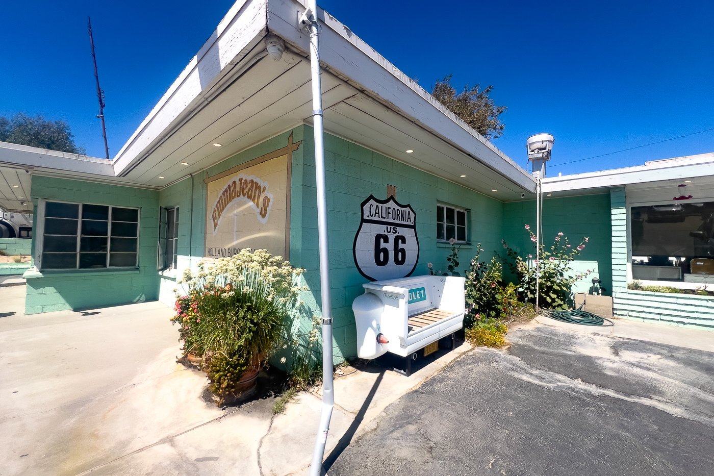 Emma Jean's Holland Burger Cafe restaurant in Victorville, United States