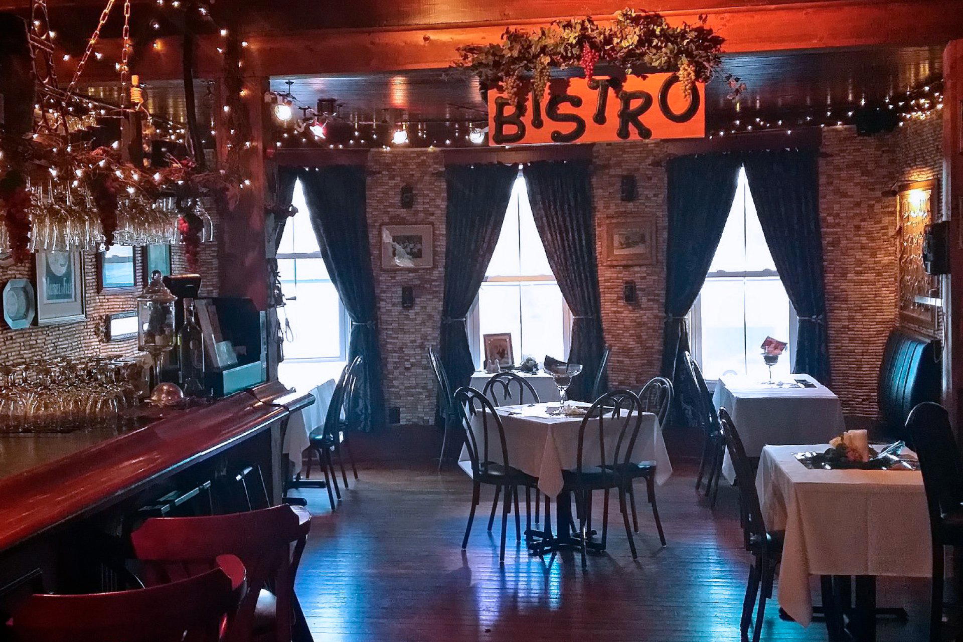 Brentwood Restaurant & Wine Bistro restaurant in Little River
