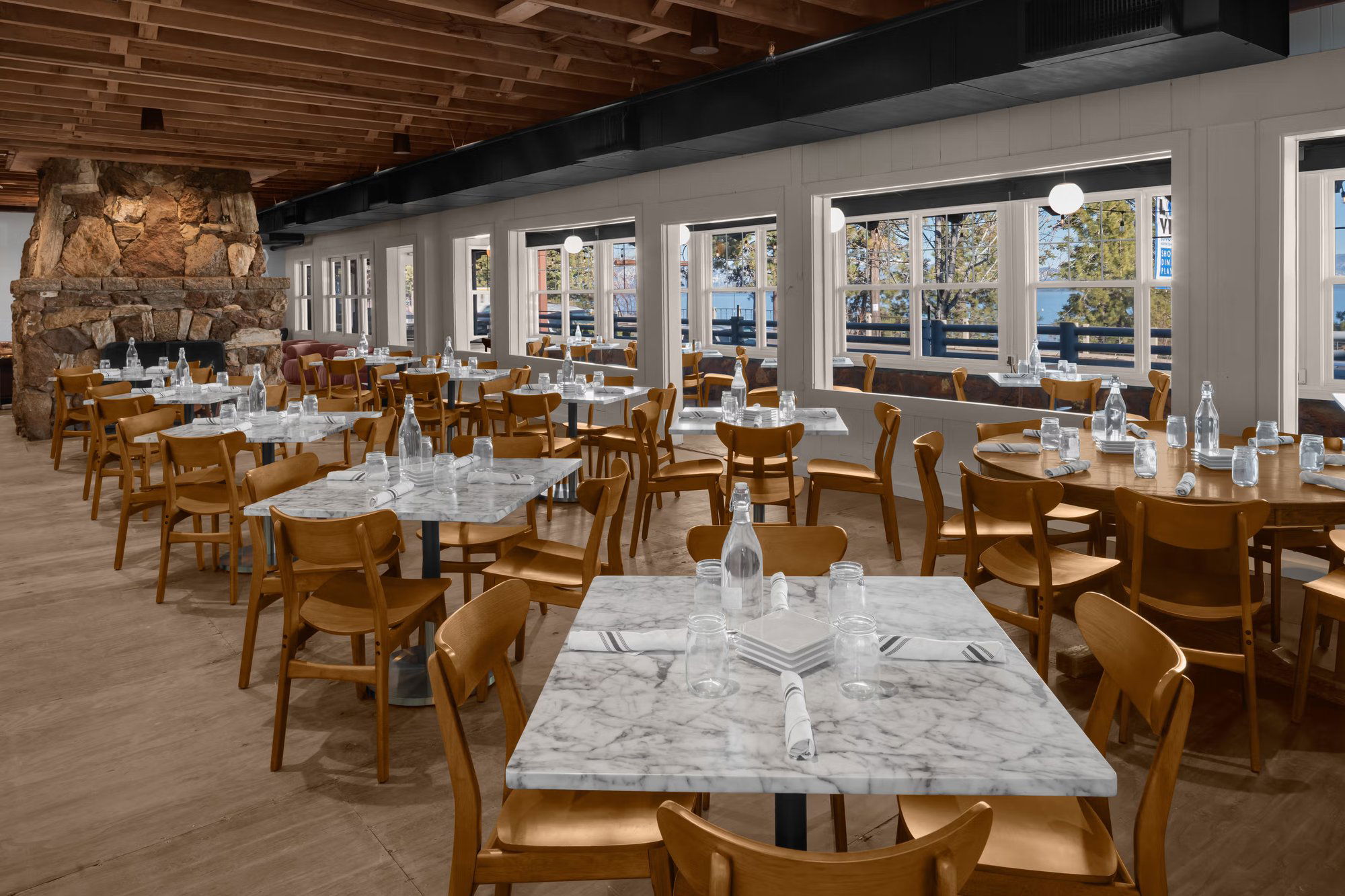Sierra Surf Club, Restaurant in Tahoe City