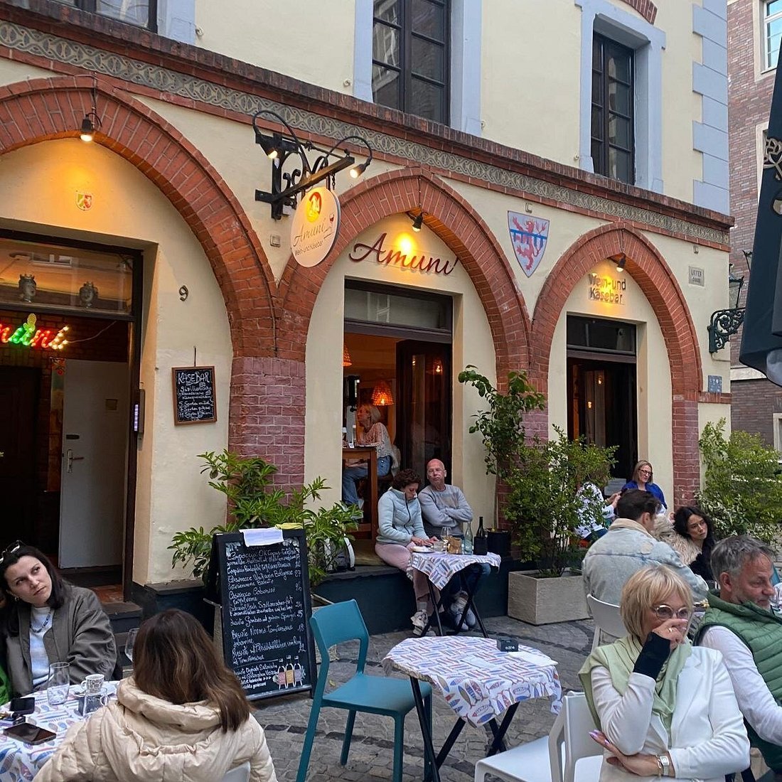 Amuni Wein- und Käsebar restaurant in Dusseldorf, Germany