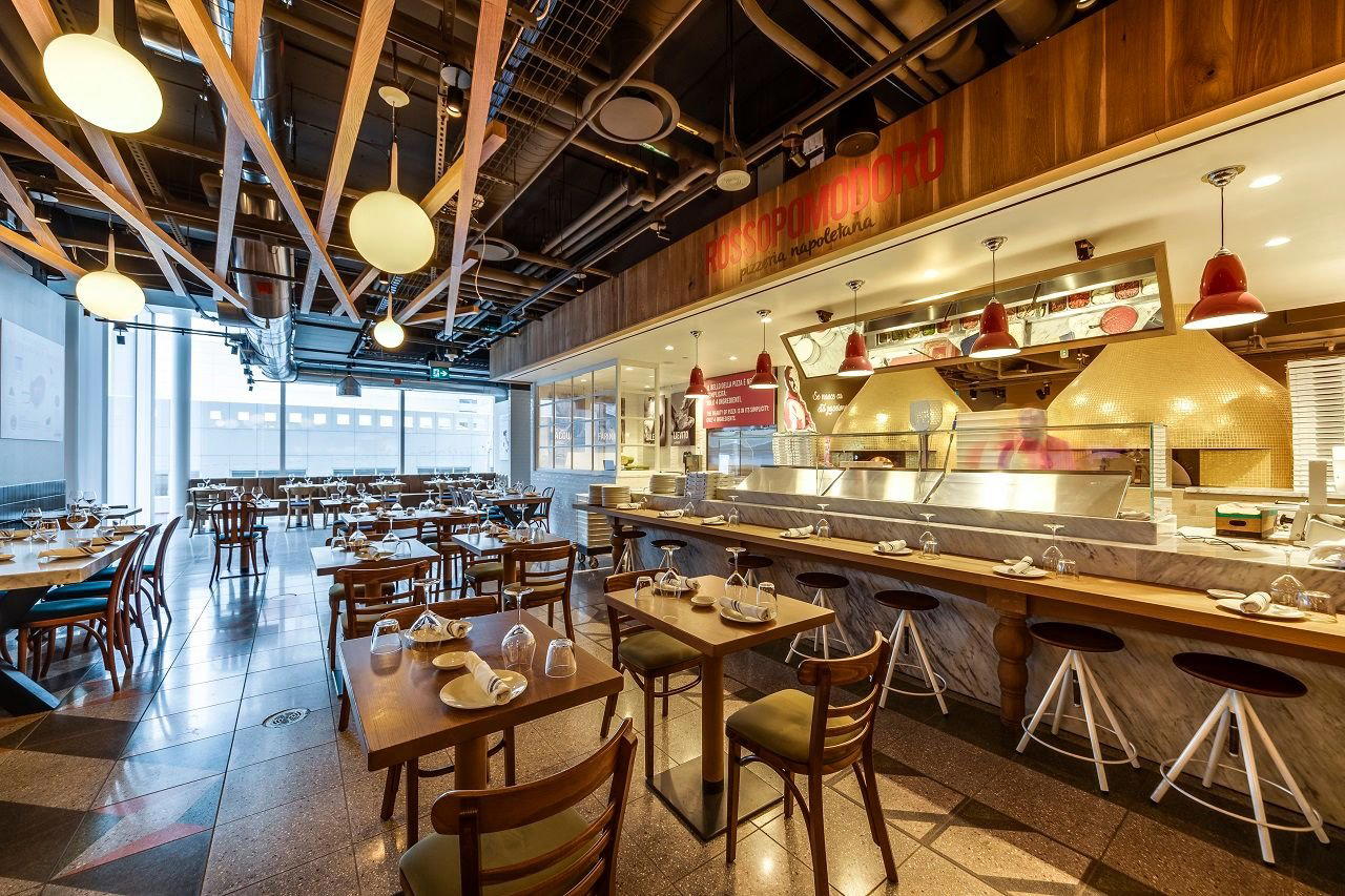 La Pizza & La Pasta restaurant in Toronto, Canada