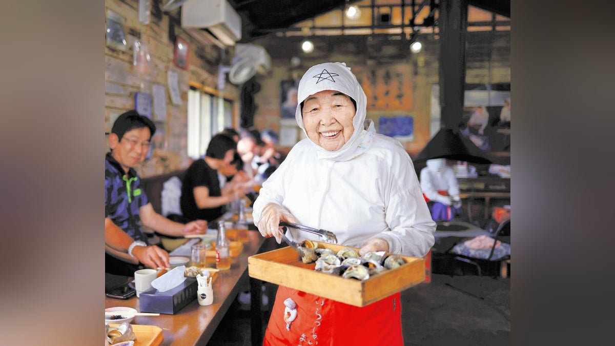 海女小屋 はちまんかまど